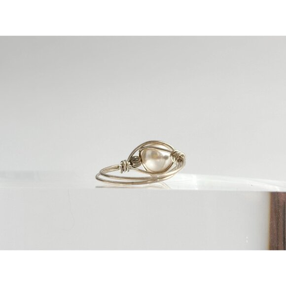 Modernist Genuine Pearl Semi-Bypass Shank Silver Toned Vintage Ring - sz 9 - Picture 4 of 13